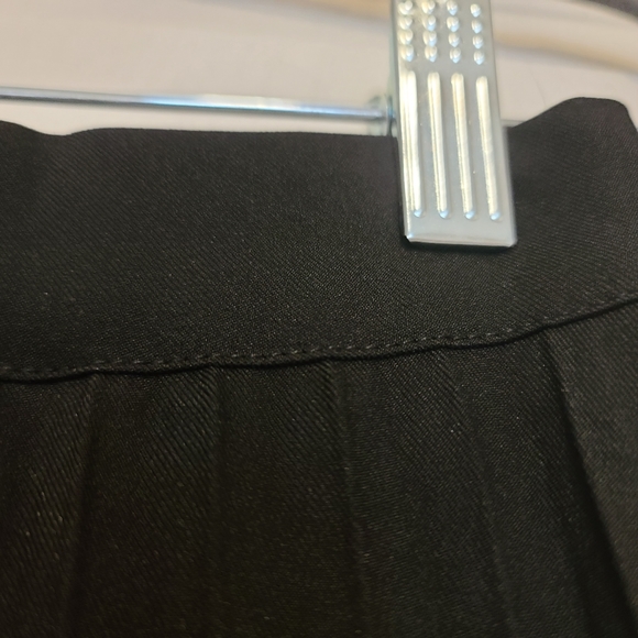 Stylish Pleated Skirt! - Picture 6 of 8